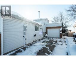 190 BROKEN OAK Crescent - 3