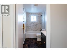 190 BROKEN OAK Crescent - 32