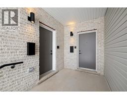 82 CHALMERS Street N - 11