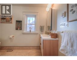 31 STIRLING Avenue N - 27