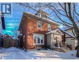 31 STIRLING Avenue N - 3