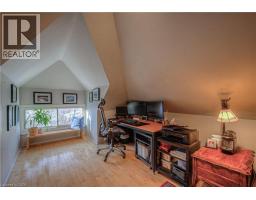 31 STIRLING Avenue N - 30