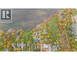 5 ARCHIBALD Drive - 42