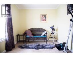 22 CRICKLEWOOD Crescent - 16