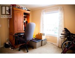 22 CRICKLEWOOD Crescent - 19