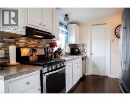 22 CRICKLEWOOD Crescent - 23