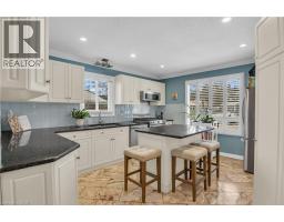 197 AUTUMN HILL Crescent - 2