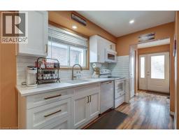 13 ROSEMOUNT Crescent - 11