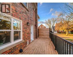 30 DUNBAR Road S - 31