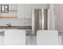 950 HIGHLAND Road W UnitNo. 20 - 15