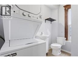 30 REGINA Street N - 9