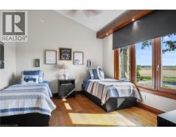 1546 MARYHILL Road - 24