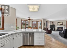 60 HIGHLAND Boulevard - 8