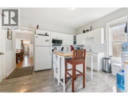 156 WELLINGTON Street N - 11