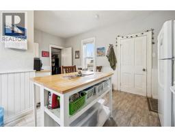 156 WELLINGTON Street N - 15