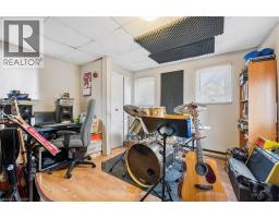 156 WELLINGTON Street N - 18