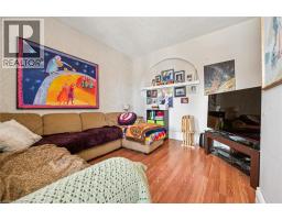 156 WELLINGTON Street N - 22