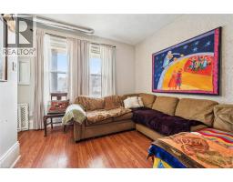 156 WELLINGTON Street N - 23