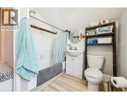 156 WELLINGTON Street N - 33