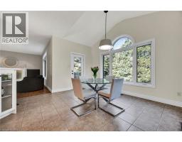 232 THE LIONS Gate - 10