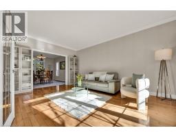 232 THE LIONS Gate - 13