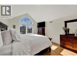 232 THE LIONS Gate - 22