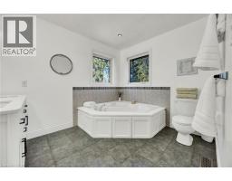 232 THE LIONS Gate - 24