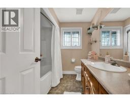 232 THE LIONS Gate - 31