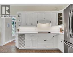 232 THE LIONS Gate - 8