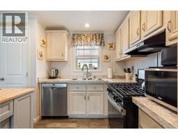 22 COPPER BEECH Drive - 10