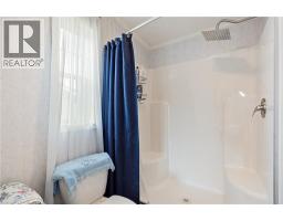 22 COPPER BEECH Drive - 14