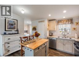 22 COPPER BEECH Drive - 8