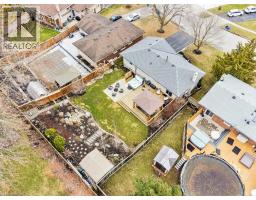 34 LESLIE Avenue - 47