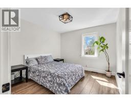 9 DUNBAR Road S - 11