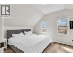 9 DUNBAR Road S - 18