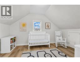 9 DUNBAR Road S - 21