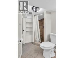 9 DUNBAR Road S - 31