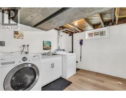 9 DUNBAR Road S - 33