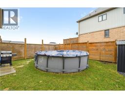 105 LARRY Crescent - 29