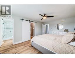 64 SMITH S CREEK Drive - 34