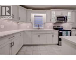 4 LIVINGSTON Drive - 11