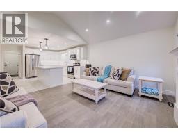 4 LIVINGSTON Drive - 17