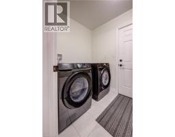 4 LIVINGSTON Drive - 23