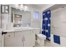 4 LIVINGSTON Drive - 28