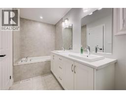 4 LIVINGSTON Drive - 34