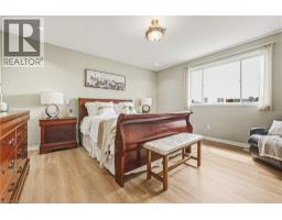 228 HOLBEACH Crescent - 20