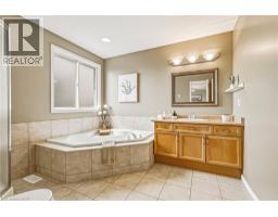 228 HOLBEACH Crescent - 22