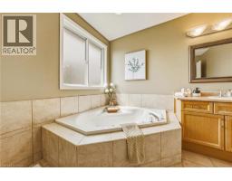 228 HOLBEACH Crescent - 23