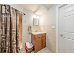 228 HOLBEACH Crescent - 33