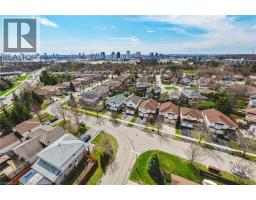 228 HOLBEACH Crescent - 42